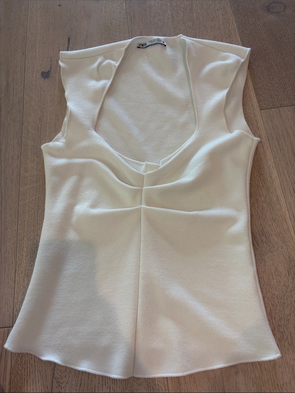 Zara Cream V-Neck Sleeveless Knit Top